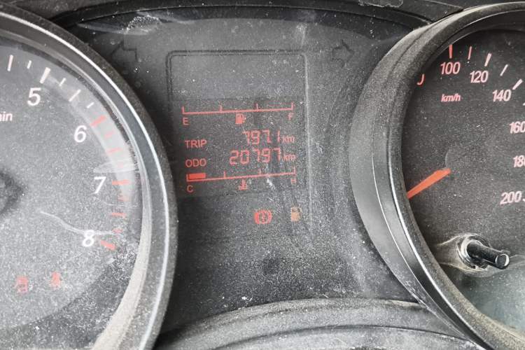 Used Wuling Hongguang 2019 1.5L S Basic Version China VI Standard LAR Odometer Close Up