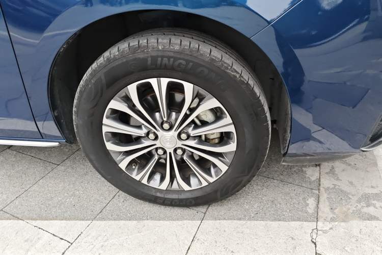 Used Buick GL8 2023 Land Executive Class 652T Luxury Model
