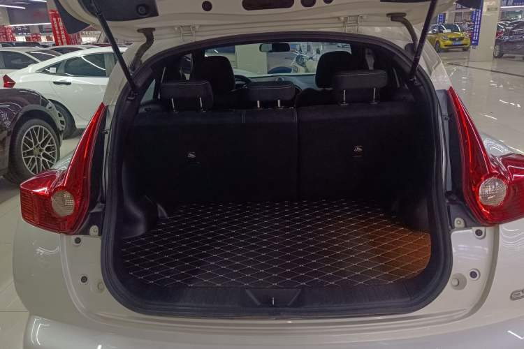 Used Infiniti ESQ 2014 1.6L Spontaneous Edition
