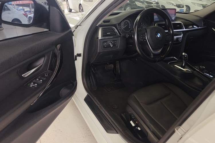 Used BMW 3 Series 2016 320Li Ambition Model
