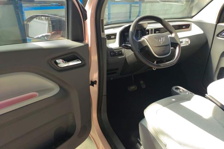 Used Wuling Hongguang MINIEV 2021 Macaron Premium Model – Lithium Iron Phosphate Driver Seat
