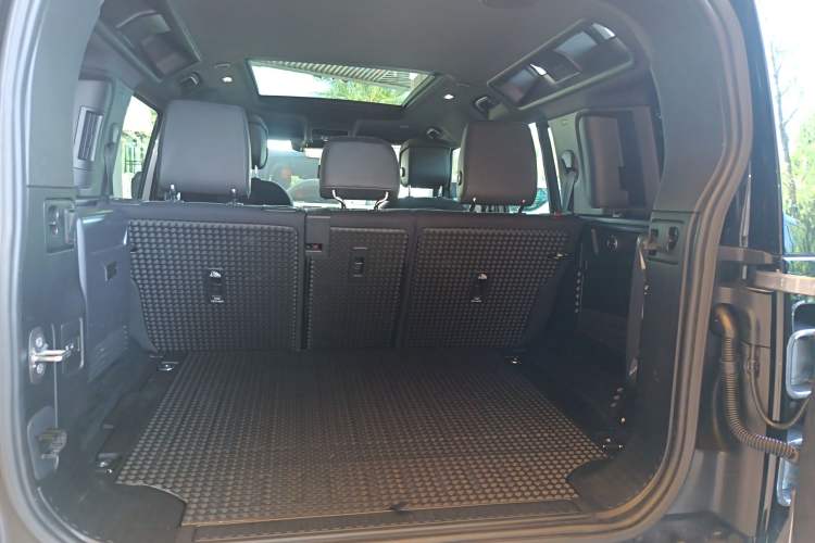 Used Land Rover Defender 2021 110 P400 X Trunk