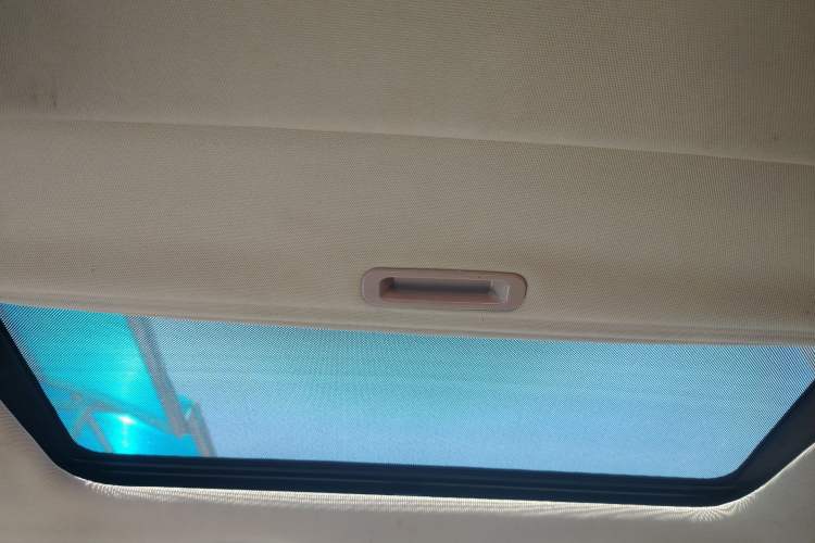 Used BYD G6 2012 1.5TID Automatic Prestige Edition Headliner