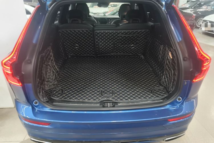 Used Volvo XC60 2018 T5 4x4 Smart & Sporty Edition Trunk