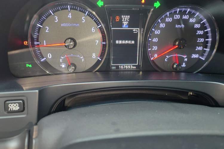 Used Toyota Crown 2015 2.0T Fashion Edition Odometer Close Up