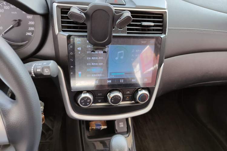 Used Nissan Tiida 2016 1.6L CVT Cool Dynamic Edition Audio And AC Panel