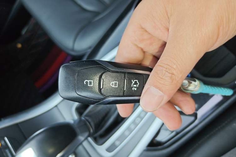 Used Ford Edge 2016 EcoBoost 245 Two-Wheel-Drive Titanium 7-Seater
