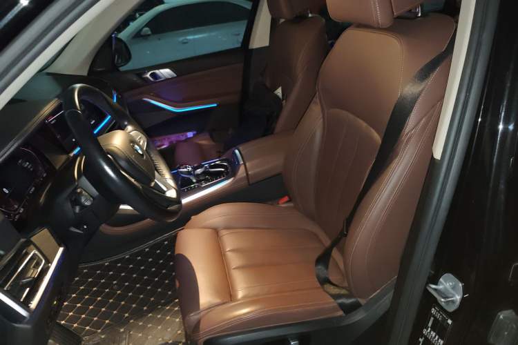 Used BMW X7 2019 xDrive40i Luxury Package with Leading Features
