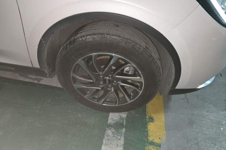 Used Lincoln Corsair 2020 2.0T Two-Wheel Drive Luxury Edition Right Front Wheel Hub