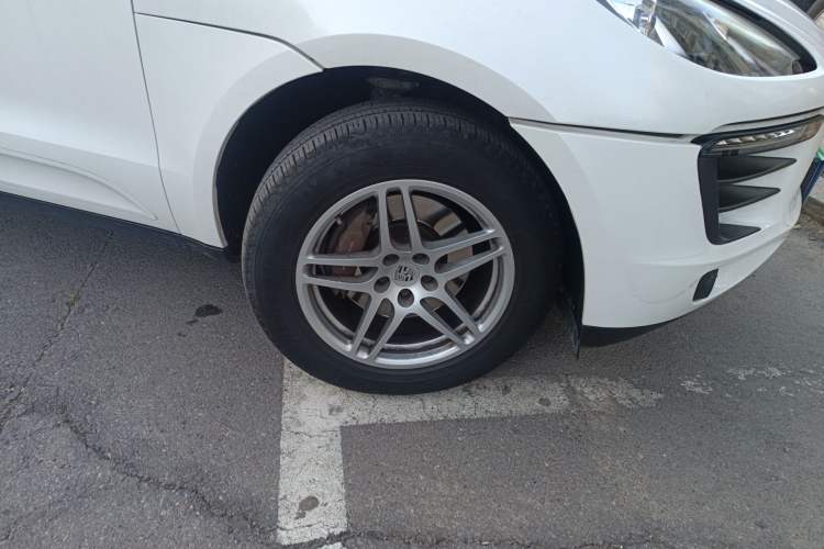 Used Porsche Macan 2014 Macan 2.0T Right Front Wheel Hub