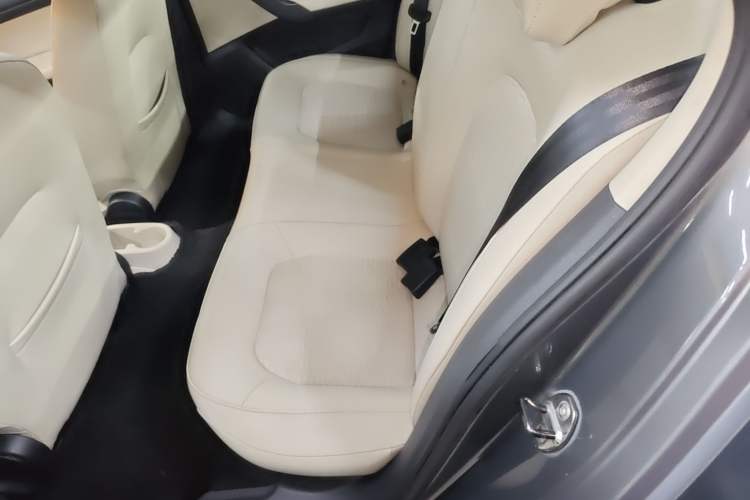 Used Skoda Rapid 2013 1.6L Automatic Smart Selection Model
