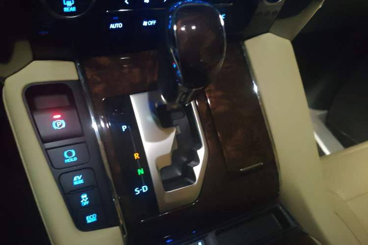 Used Toyota Alphard 2021 Dual-Engine 2.5L Luxury Edition
