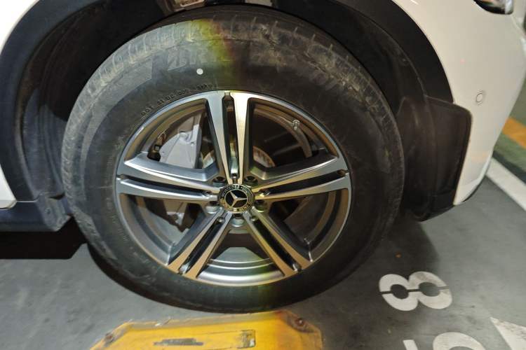 Used Mercedes-Benz GLC 2020 GLC 260 L 4MATIC Luxury Model Right Front Wheel Hub