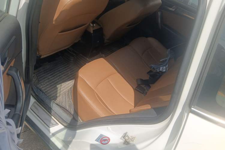 Used Brilliance V5 2016 1.5T Manual Two-Wheel Drive Smart Version Left Rear Seat