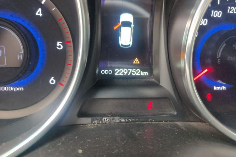 Used Hyundai Grand SantaFe 2013 2.2T 7-Seater Four-Wheel-Drive Flagship Edition Odometer Close Up