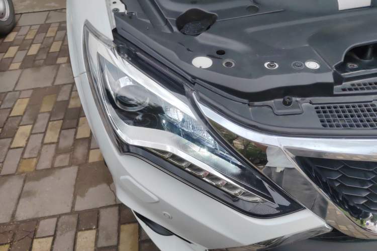 Used BYD Tang New Energy 2017 2.0T All-Wheel Drive Hyatt Model Right Front Headlight