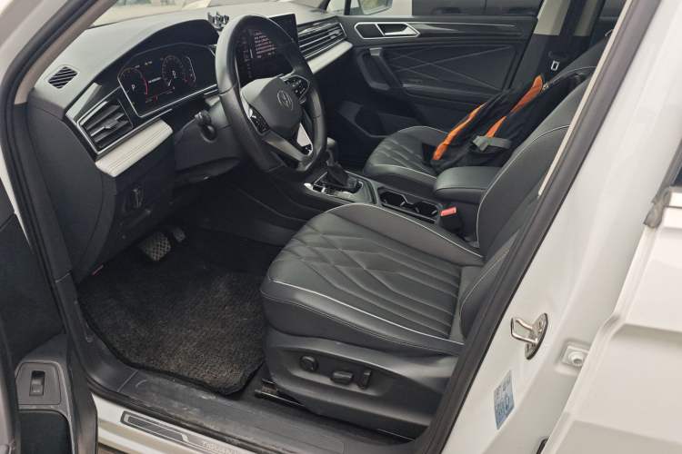 Used Volkswagen Tiguan L 2023 300TSI Automatic Two-Wheel Drive Smart Edition
