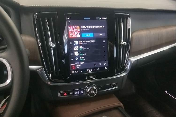 Used Volvo S90 2025 B5 Zhiya Luxury Edition
