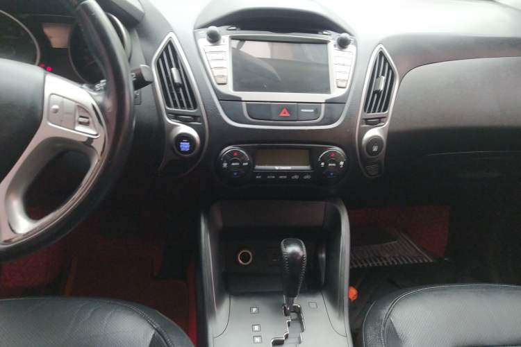 Used Hyundai ix35 2015 2.0L Automatic 2WD Smart Type China IV