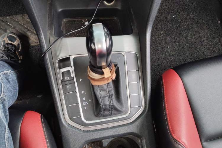 Used Volkswagen Golf Sportsvan 2016 1.6L Automatic Comfort Model Gear Lever