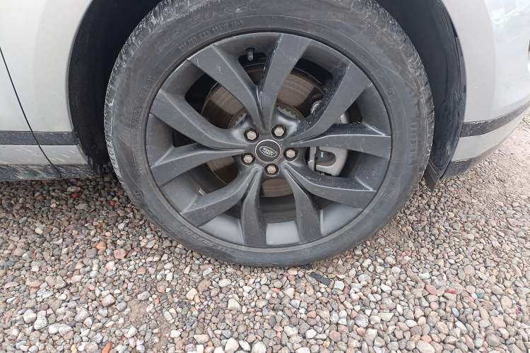 Used Land Rover Range Evoque 2023 Aurora L 249 PS Collins Antique Bronze Special Edition Right Front Wheel Hub