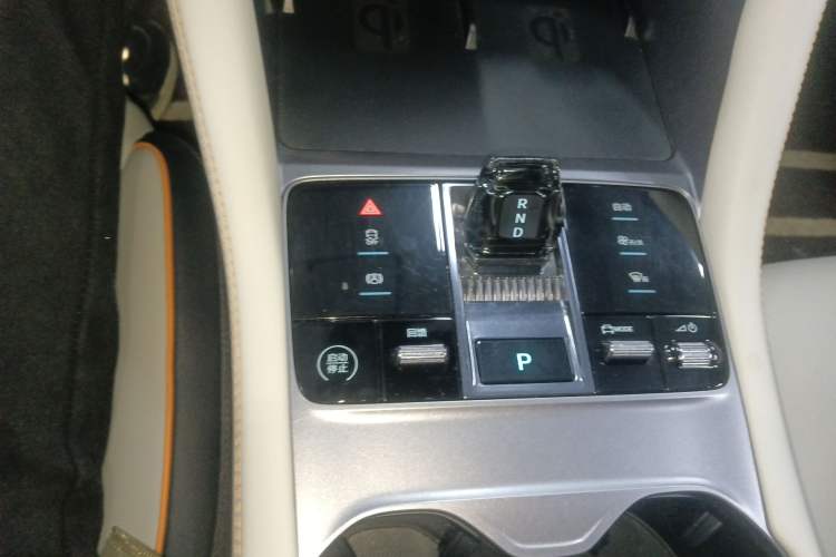Used BYD Song PLUS New Energy 2024 Honor Edition EV 520km Premium Model Gear Lever