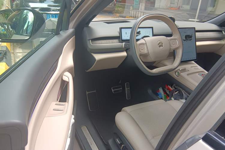 Used Nio ES8 2023 75 kWh Executive Edition
