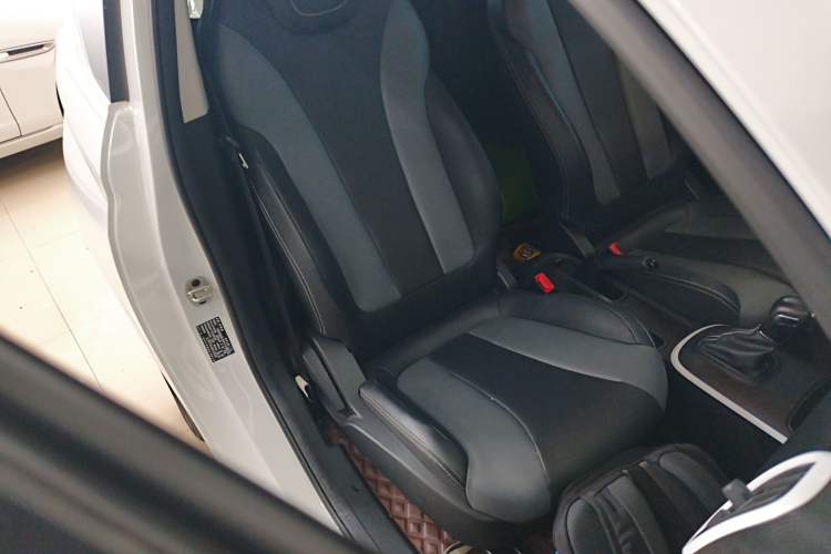 Used Roewe Clever 2022 311km QiQi BoBo Edition Right Front Seat