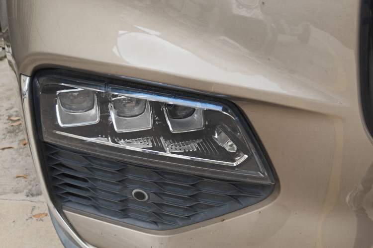 Used Ford Equator 2021 EcoBoost 225 Premier 6-Seater Right Front Headlight