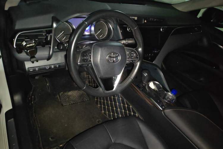 Used Toyota Camry 2019 2.0G Luxury Edition China VI Standard Center Console