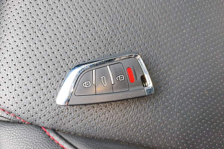 Used Mazda Mazda 3 Axela 2016 Sedan 1.5L Automatic Comfort Model