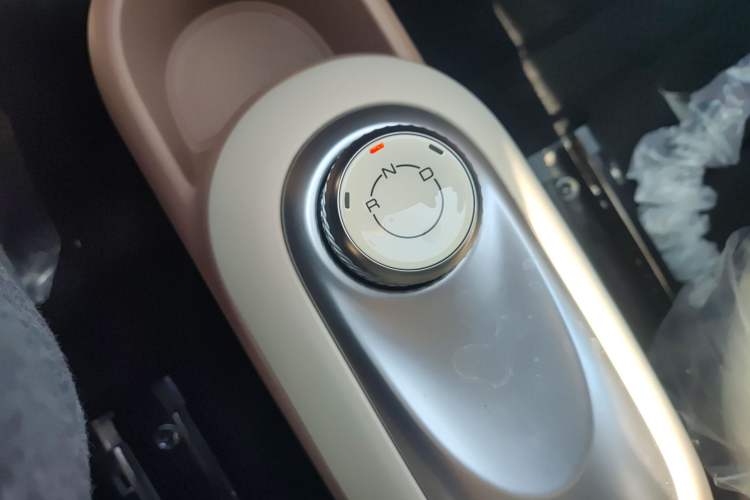 Used Wuling Hongguang MINIEV 2025 Four-Door Version Advanced Edition Gear Lever