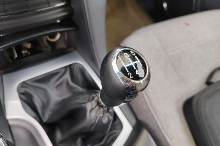 Used JMC Yuhu 7 2016 2.4T Two-Wheel Drive Luxury Edition JX4D24