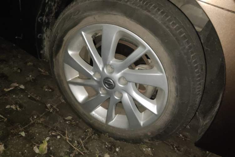 Used Nissan Sylphy 2012 1.6 XL CVT Luxury Edition Right Front Wheel Hub