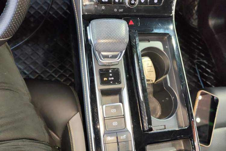 Used Roewe i6 MAX 2020 300TGI Automatic Cool & Stylish Skyroof Edition
