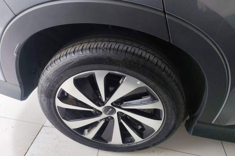 Used BYD Song PLUS New Energy 2024 Honor Edition EV 520km Luxury Model Right Rear Wheel Hub