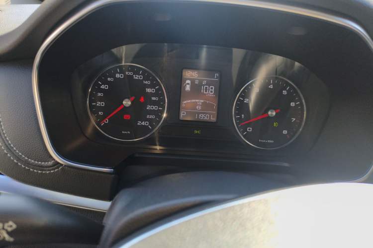 Used Roewe RX5 2016 20T Two-Wheel Drive Automatic Internet Smart Edition
