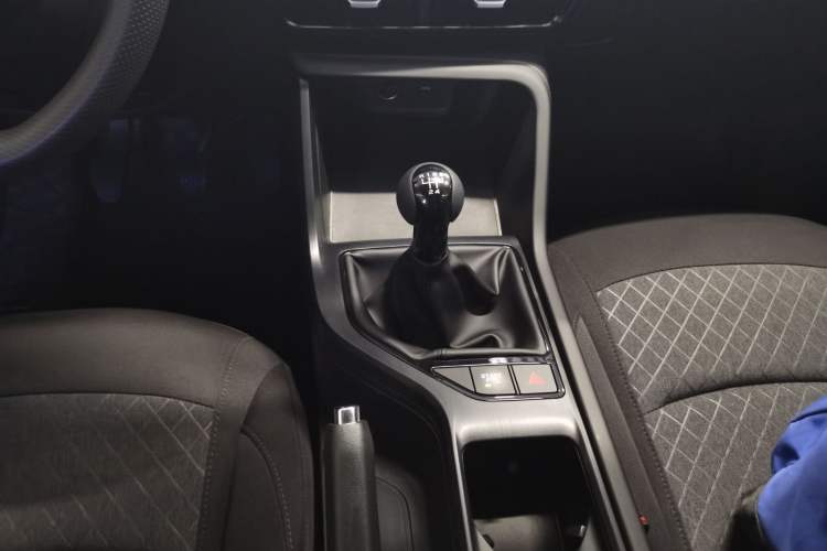 Used Roewe i5 2023 1.5L Manual Comfort Edition
