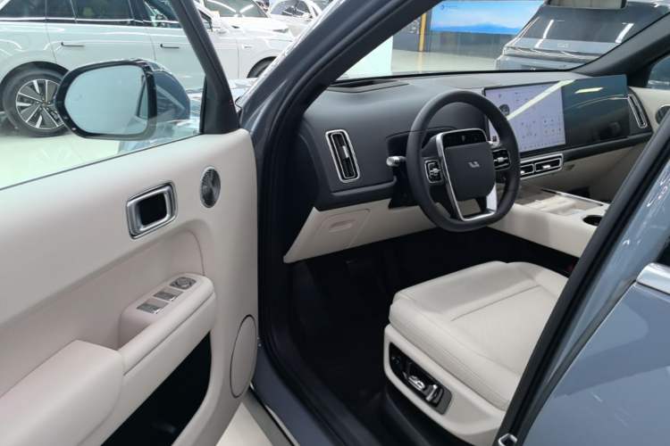 Used Li Auto L8 2025 Ultra Smart Refreshed Edition
