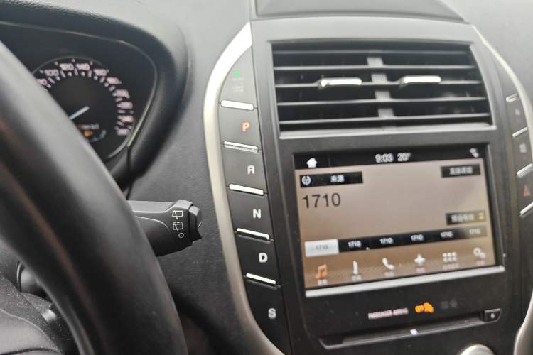 Used Lincoln MKC 2017 2.0T Two-Wheel Drive Deluxe Edition Gear Lever