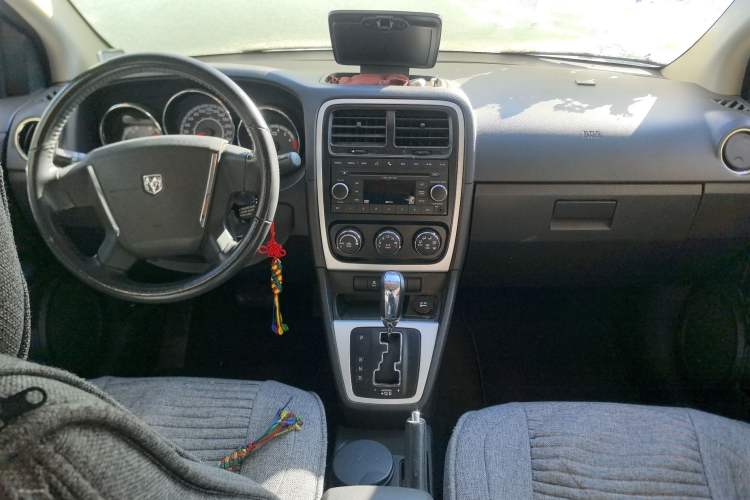 Used Dodge Caliber 2010 2.0 SXT Center Console