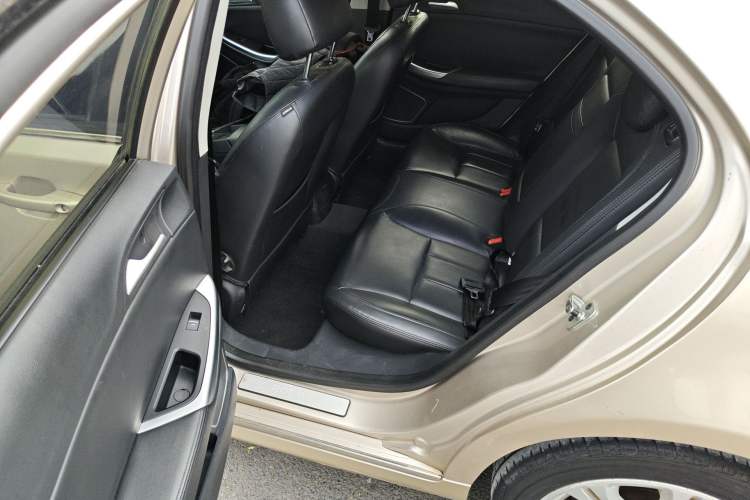 Used Roewe 550 2013 550D 1.8T Automatic Premium Edition Left Rear Seat