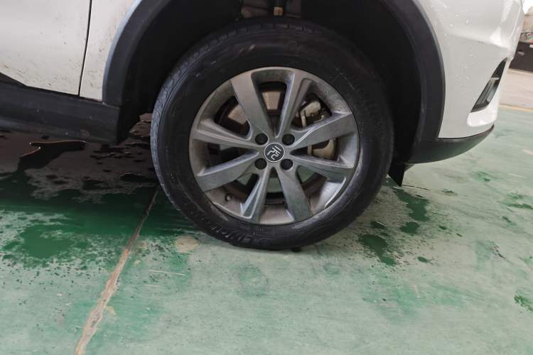 Used BYD Yuan New Energy 2019 EV360 Smart Connect Enjoyment Model Right Front Wheel Hub