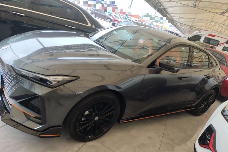 Used Changan UNI-V 2025 1.5T 500Bar High-Energy Sport Edition
