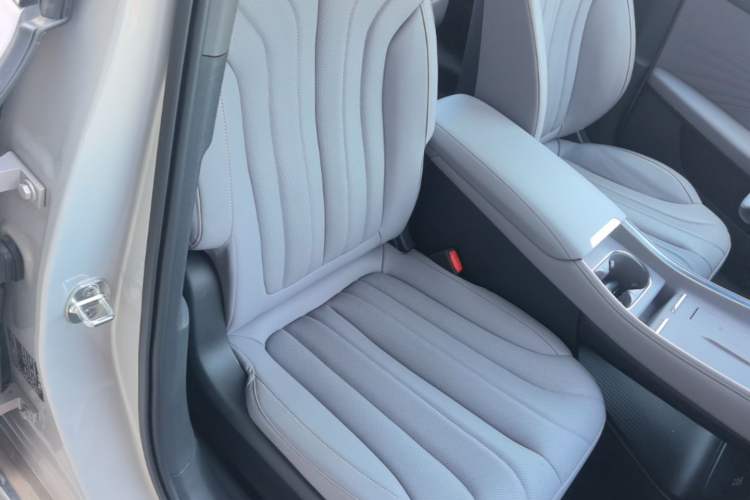 Used Roewe M7 DMH 2025 Model 160km Premium Version
