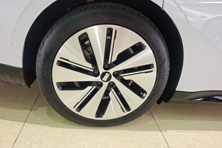 Used Geely Galaxy E8 2024 665 km Range Rear-Drive Starship Long-Range Version Right Rear Wheel Hub