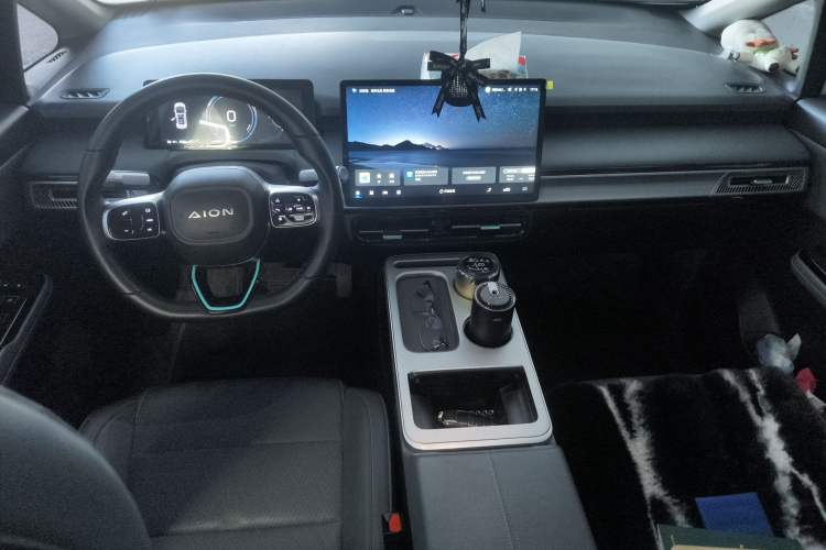 Used AION Y 2023 Younger Star Edition Center Console