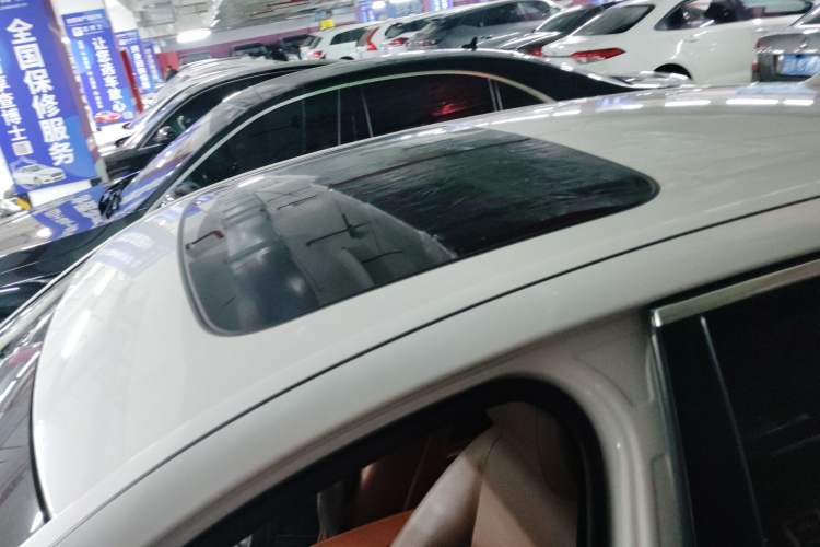 Used BMW 5 Series 2014 520Li Elegant Model
