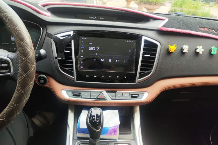 Used Geely Auto Vision X6 2019 1.4T CVT 4G Connected Flagship Version China VI Standard