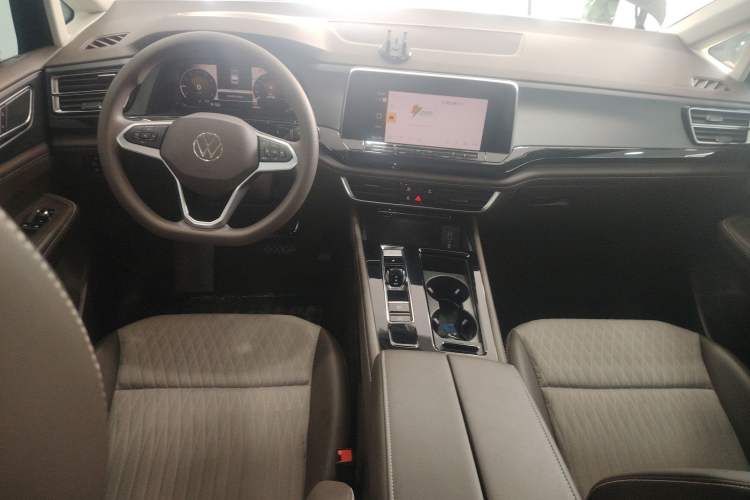 Used Volkswagen Viloran 2024 330TSI Business Edition Center Console